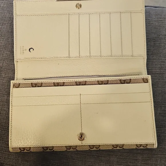Gucci Signature Monogram Long Wallet - Picture 3 of 9